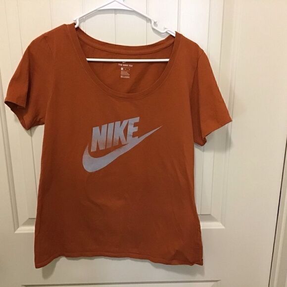 Nike T Shirt Women’s size Medium - Picture 1 of 5